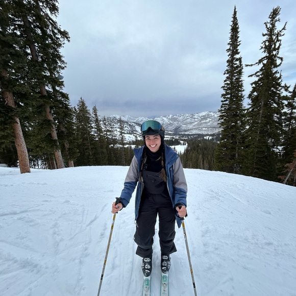 Meet your Posher, Andrea - Picture 2 of 4